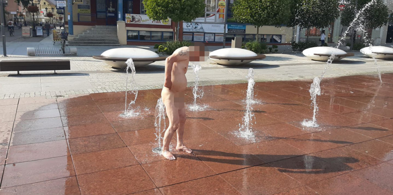 fot. Czytelnik / Kąpiel nago w fontannie może być potraktowana jako nieobyczajny wybryk lub zakłócanie porządku publicznego.
