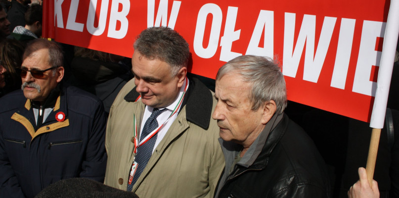 Tomasz Sakiewicz (w środku) zapowiedział powstanie nowego serwisu społecznościowego fot. FB Józef Urbańczyk