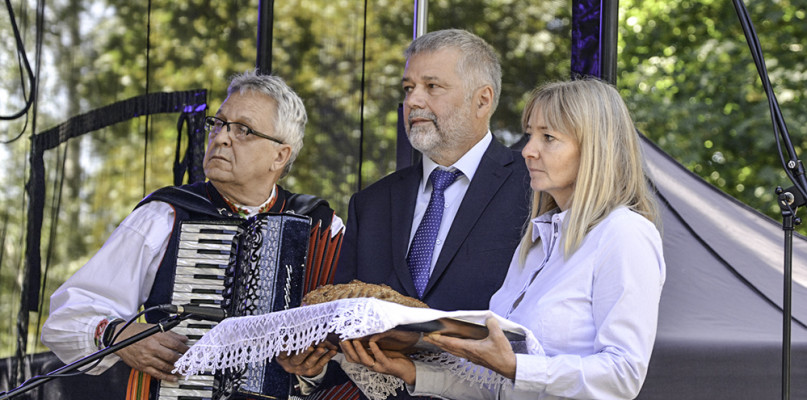 Podczas kilku godzin wspólnej zabawy goście mogli przebierać wśród stoisk gastronomicznych (Koło Łowieckie „Orzeł” ufundowało na przykład wspaniałego, pieczonego dzika), kramów z rękodziełem, miodami i domowymi wędlinami.