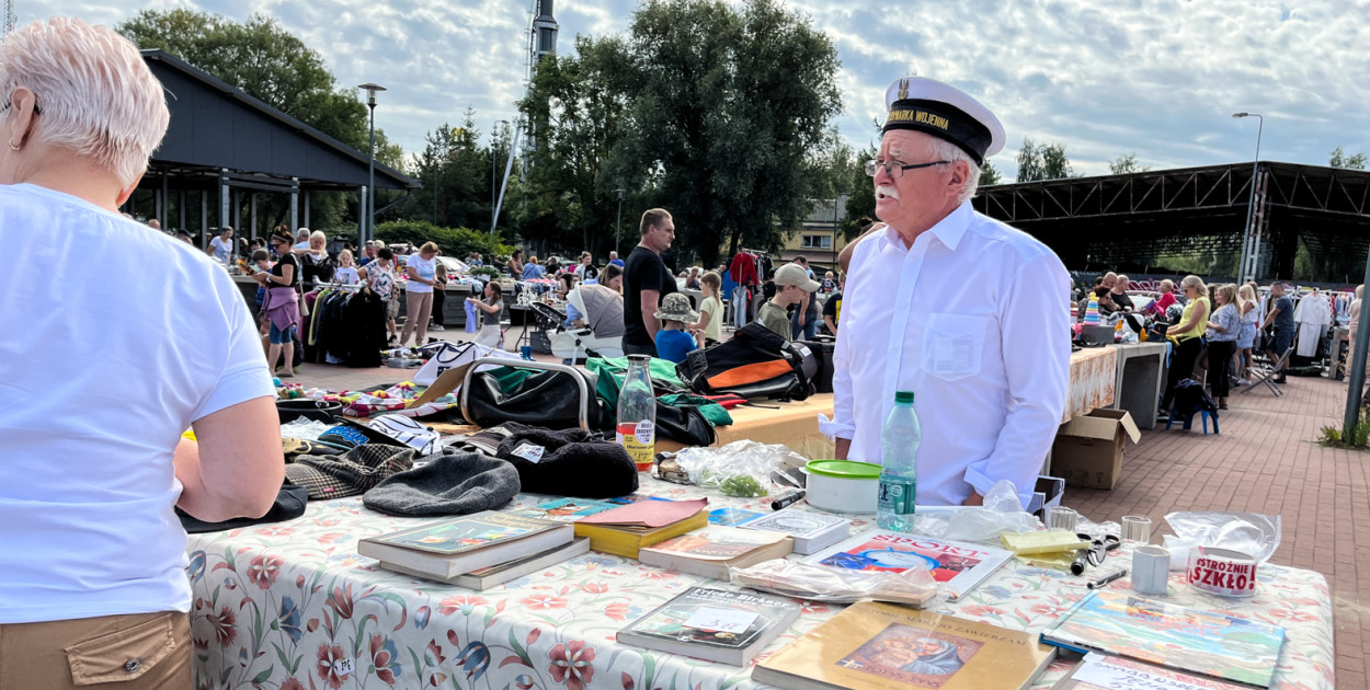 Tłumy na szczecineckim rynku. Zobacz na zdjęciach, co można było kupić na pchlim targu 