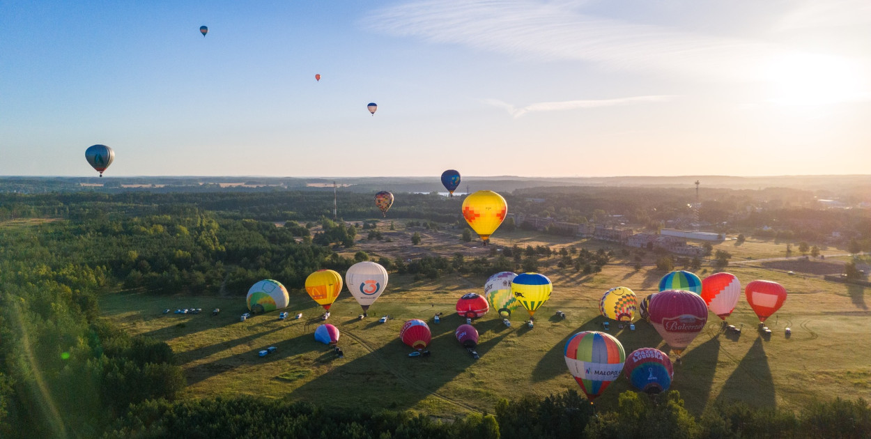 fot. Tomasz Piskorowski / starty balonów w Bornem Sulinowie