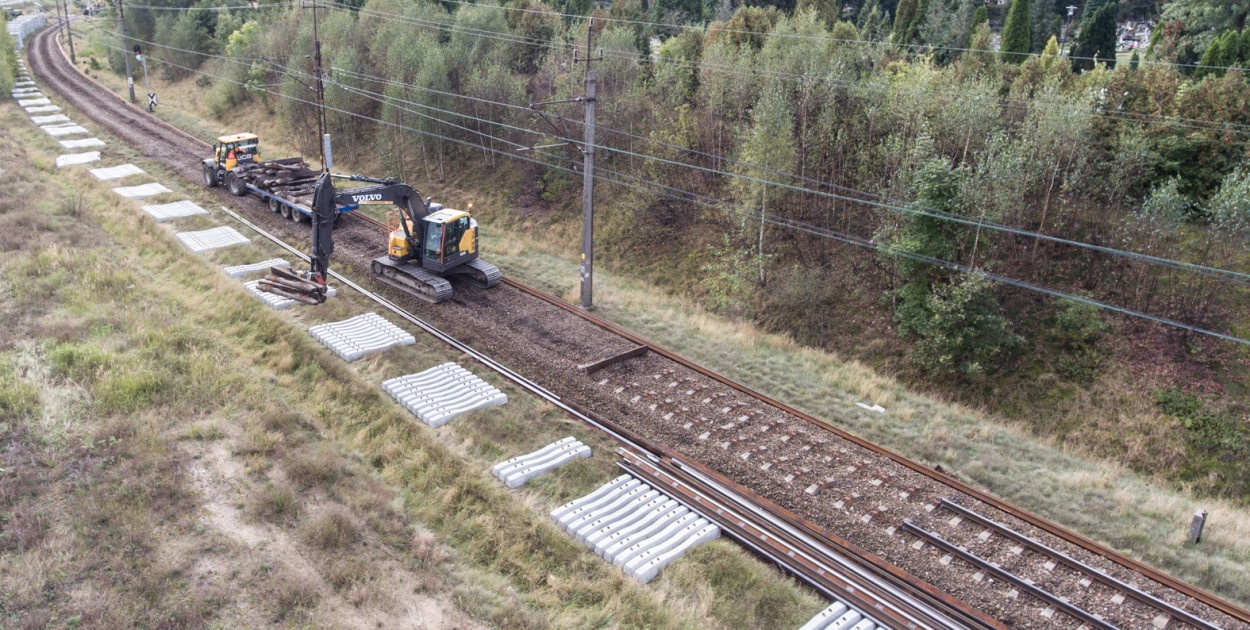 Zrywają tory. Trwa wielki remont linii kolejowej Szczecinek - Białogard [WIDEO]