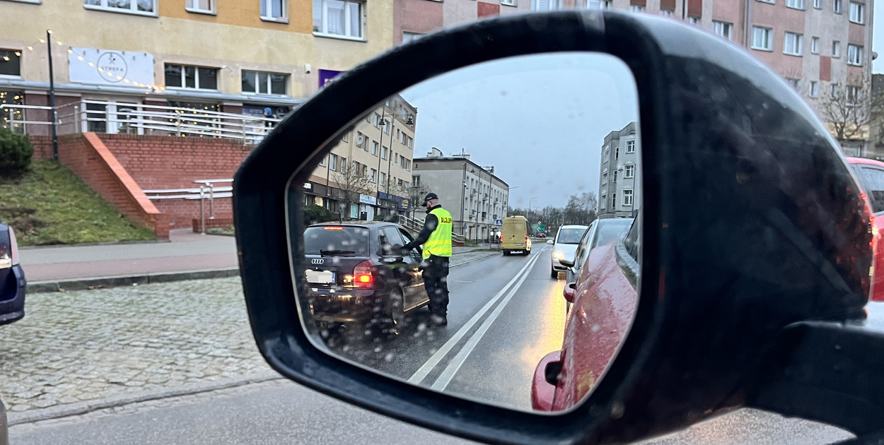 fot. iszczecinek.pl / poranna akcja na ul. Wyszyńskiego w Szczecinku 