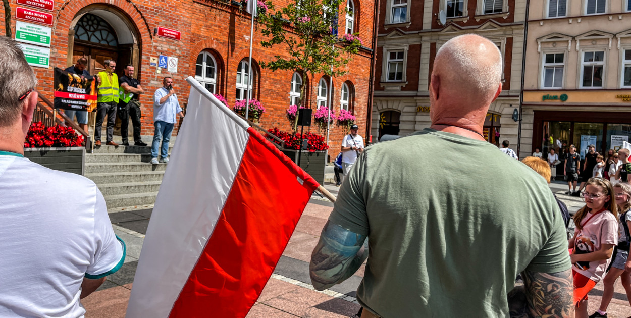 Stop imigracji! Protest Konfederacji na Placu Wolności w Szczecinku [ZDJĘCIA, WIDEO]