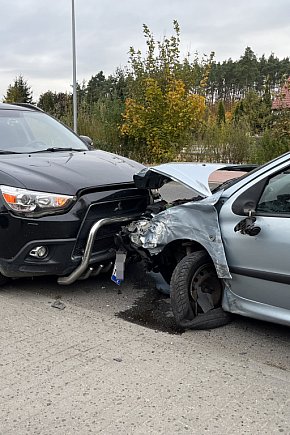 Zderzenie trzech samochodów w Trzesiece-8520