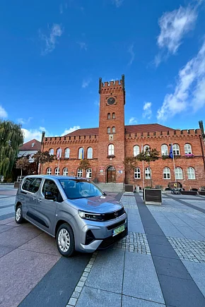 Szczecinek zakupił elektrycznego Opel Combo dla urzędników-8526