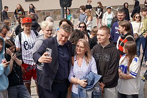 „Czas na emeryturę!” – Zandberg ostro o Tusku i Kaczyńskim-8910