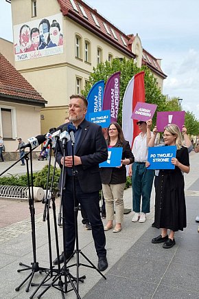 „Czas na emeryturę!” – Zandberg ostro o Tusku i Kaczyńskim-8910