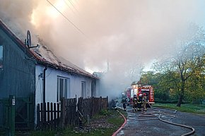 Ogień o świcie! Duży pożar domu-8927