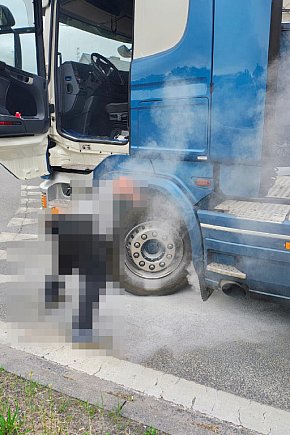 Dymiąca ciężarówka na rondzie. Co się tam naprawdę wydarzyło?-9050