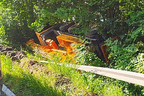 Ogromny dźwig dachował na DK20.-9061