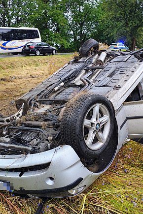 BMW po dachowaniu pod Lotyniem – zobacz zdjęcia-9063