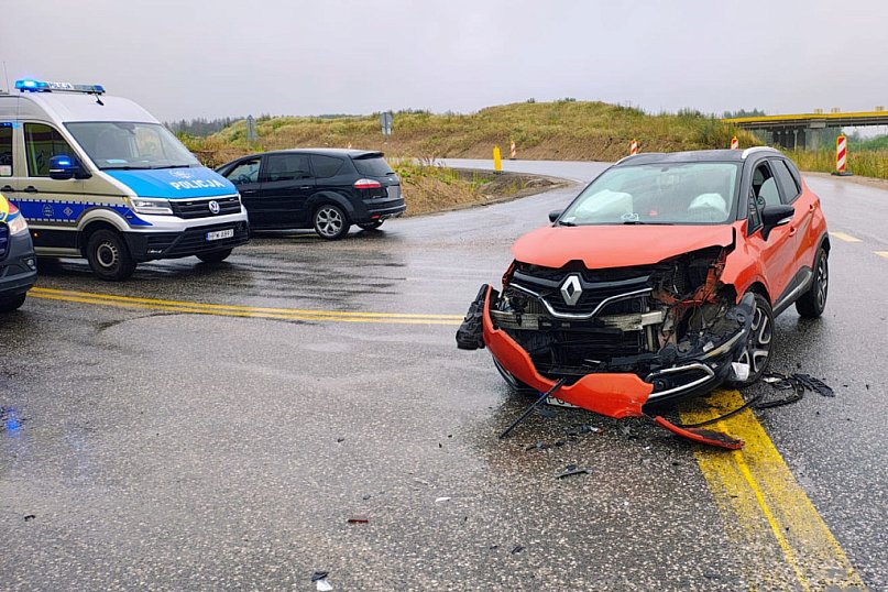 Zderzenie dwóch aut przy wjeździe do Szczecinka