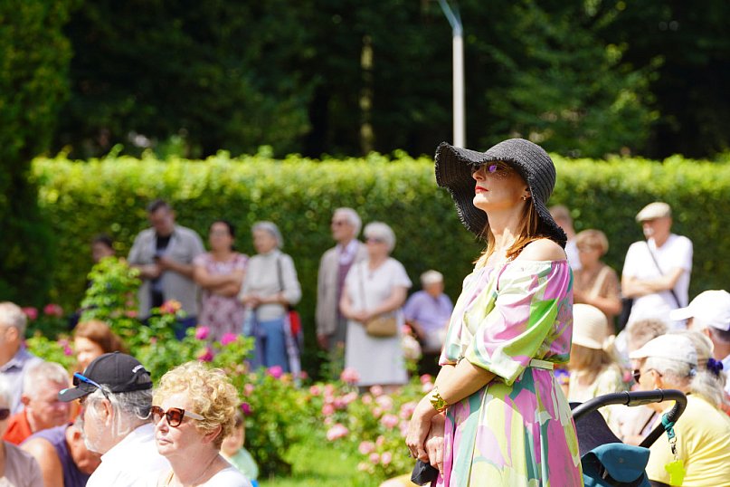 Art Piknik Festival oczarował publiczność koncertem operowym w ogrodzie różanym