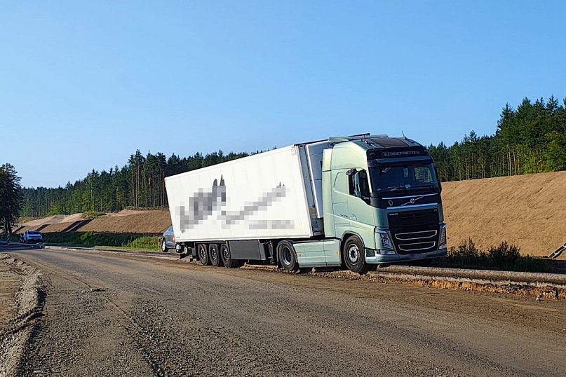 Trudny poranek dla kierowców – dwa zdarzenia na głównych trasach