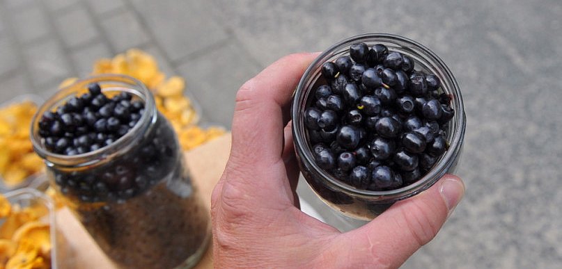 Jesz owoce leśne i surowe warzywa? Koniecznie musisz na to uważać!