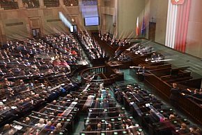 Sejm uchwalił ustawę o tzw. wakacjach składkowych-38723