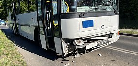 Autobus wiozący młodzież do szkół zderzył się z busem