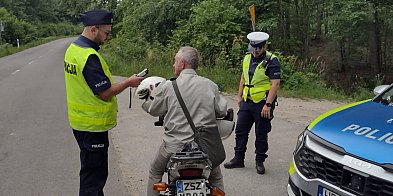 Policja kontroluje motocyklistów. -39855