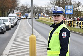 Policja w Szczecinku zwiększyła środki bezpieczeństwa przy cmentarzu -43028