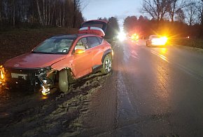 Zderzenie z zamiatarką i kolizja na skrzyżowaniu. Poranek na drogach-43058