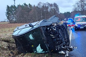 Groza na drodze! Pijany kierowca zakończył jazdę na dachu! Zobacz ile wydmuchał?-44173