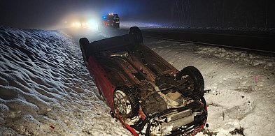 Poranne dachowanie na DK20. Kierowca miał dużo szczęścia!-44632