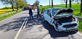 8 osób w groźnej kolizji. Bus na boku!
