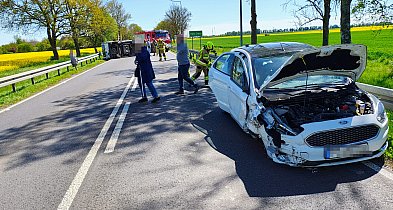 Dramatyczny moment na DK11. Bus przewrócony po zderzeniu-46906