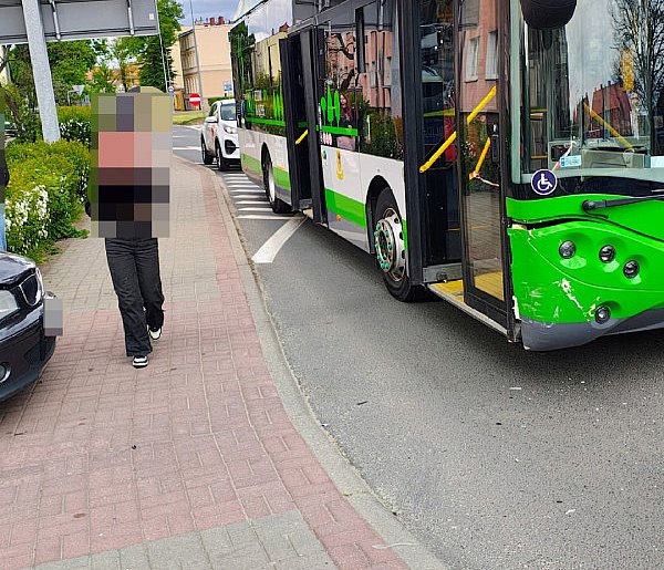 Kolizja osobówki z mieskim elektrykiem. Kogo wina?-46918