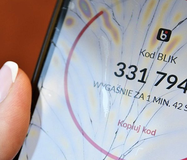 Myślały, że pomagają koleżance. Straciły sporo pieniędzy-47044