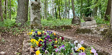  PGK Szczecinek dało bratkom drugie życie i zadbało o pamięć.-47253