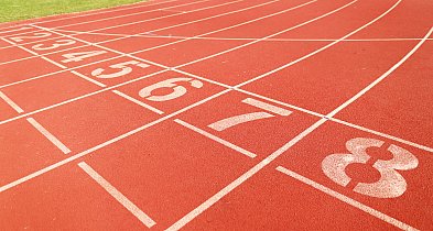 ZS nr 2 z nową bieżnią lekkoatletyczną. Kolejna inwestycja starostwa-47344