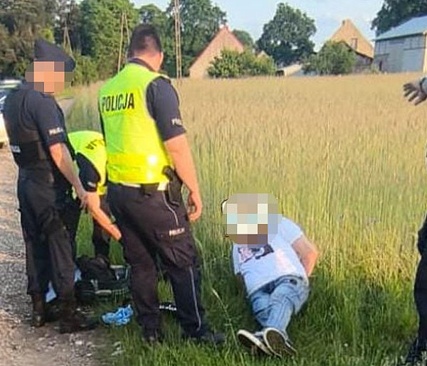Pasażer miał grozić bronią w pociągu. Chwile grozy na stacji w Dalęcinie-47557