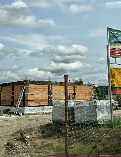 W Trzesiece rośnie market. Ta sieć wyprzedza Biedronkę-47567