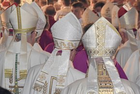 Biskupi po obradach. Krytyka ministerstwa i nowa komisja ds. nadużyć-47718