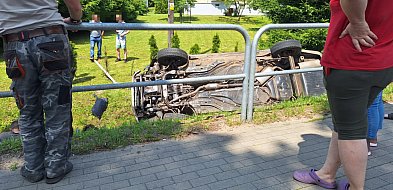 Dachowanie samochodu. Kierowca pijany, ledwo stał na nogach-47858