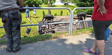 Dachowanie samochodu. Kierowca pijany, ledwo stał na nogach-47858