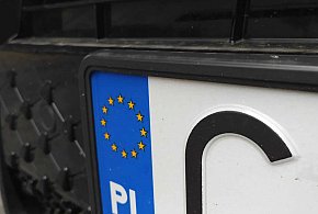 Rejestracja auta przez internet i koniec z przynoszeniem tablic. Rząd przyjął...-48125