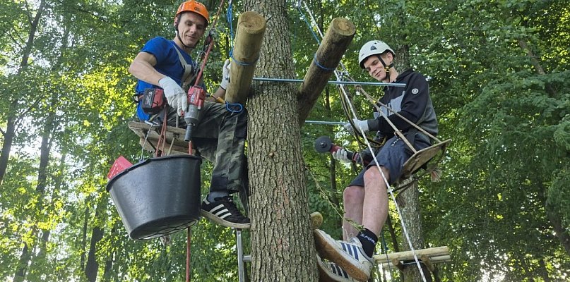 Platformy, mosty, liny... Mysia Wyspa z nową atrakcją. Powstaje park linowy - 48115