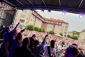 Szczecinek zagrał i zaśpiewał dla Kuby. Wzruszający koncert na pl. Wolności-48153