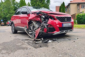 Kolizja przy OSiR. Auta mocno rozbite, ale nikt nie ucierpiał-48189