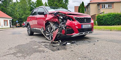 Kolizja przy OSiR. Auta mocno rozbite, ale nikt nie ucierpiał-48189