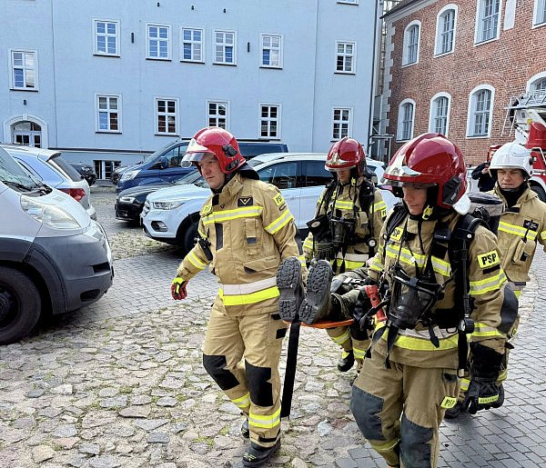 Poruszenie w centrum Szczecinka. Syreny i strażacy-48211