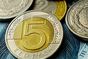 Setki tysięcy Polaków otrzymały nowe świadczenie. Co z resztą?-48259