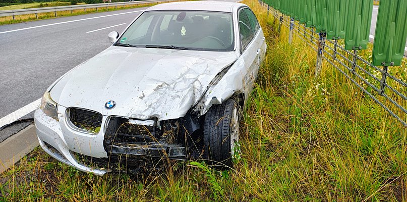 BMW rozbiło się o bariery na obwodnicy Szczecinka - 48275