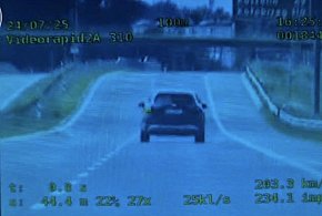 Mercedes pędził ponad 200 km/h! Poznaniakowi się śpieszyło [MAMY NAGRANIE]-48623