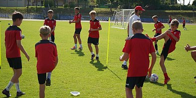 Młodzi piłkarze z Górnika Zabrze i Bytovii Bytów trenują na obiektach PCS-48626