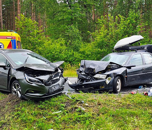 Wypadek na DK25 pod Białym Borem. Jedna osoba w szpitalu-48648