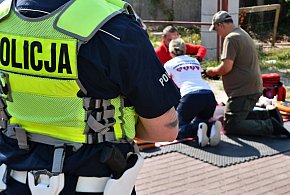 Mandat czy reanimacja? Zaskakująca akcja szczecineckiej drogówki.-48933